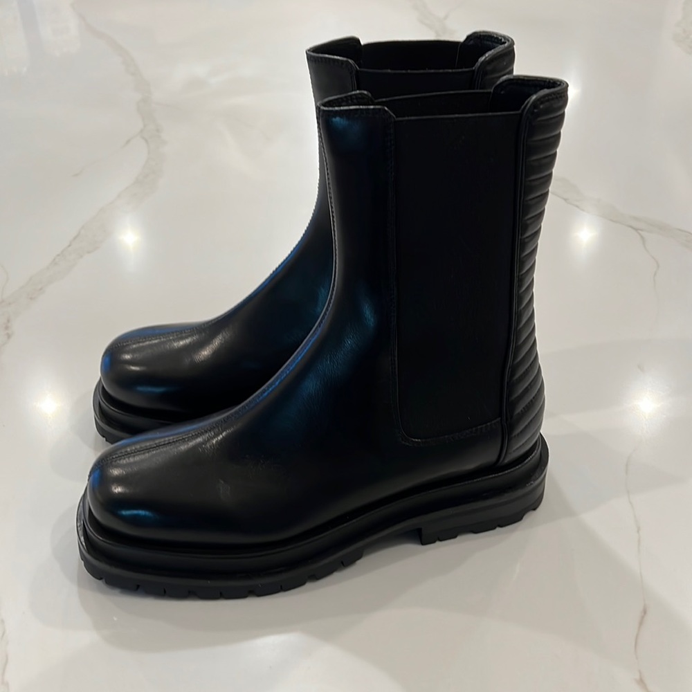 ASOS DESIGN Antarctic Premium Leather Paneled Chelsea Boots in Black